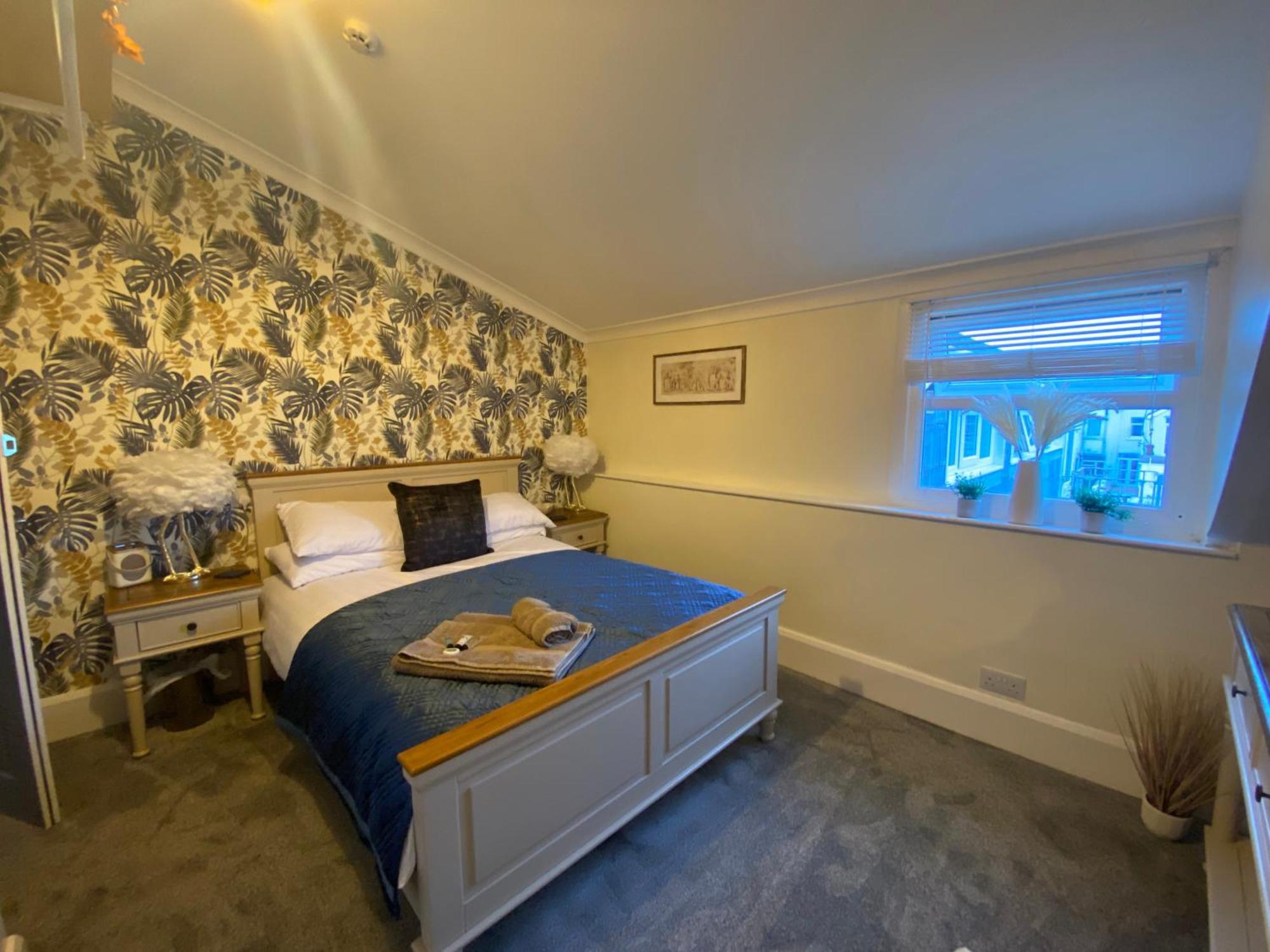 Butterfly Guest House Porthcawl Exterior photo